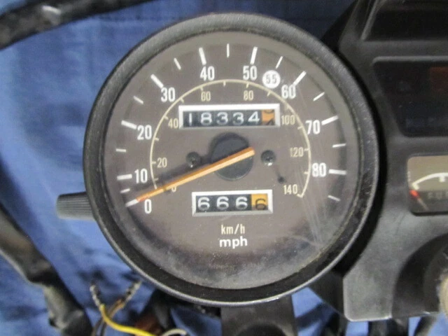 Suzuki GS550E 1980 juego de racimo medidor de velocímetro 34110-45230 18.334 millas Foto 3 de 4