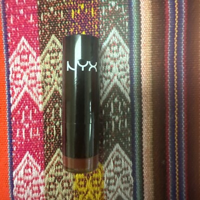 NYX PROFESSIONAL MAKEUP Extra Creamy Round Lipstick