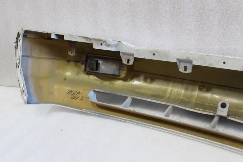 Cubierta del parachoques delantero Plymouth Acclaim 1994 blanca Foto 3 de 4