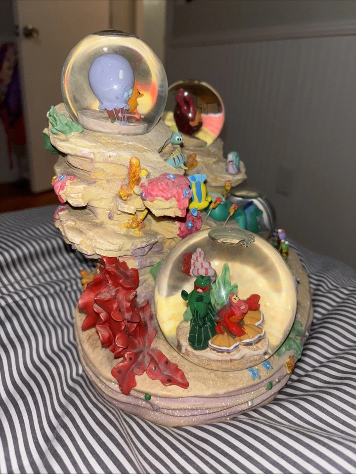Disney Store La Sirenita Globo de Nieve “Bajo el Mar” Caja de Música Ariel Foto 4 de 4