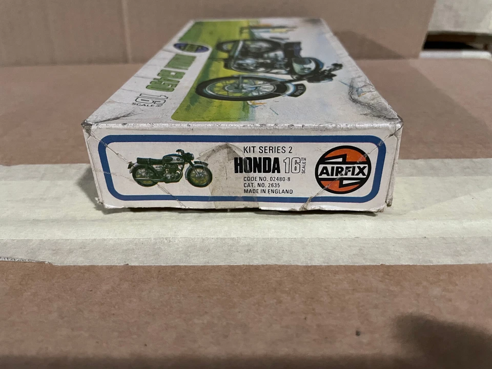 HONDA CB450 SCALA 1/16 AIRFIX - Immagine 3 di 4