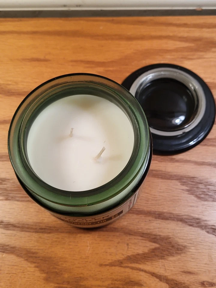 VELA COLONIAL M. PANADERÍA COLECCIÓN BAYBERRY Y ABETO TARRO PERFUMADO VELA 2 MECHAS  Foto 3 de 4