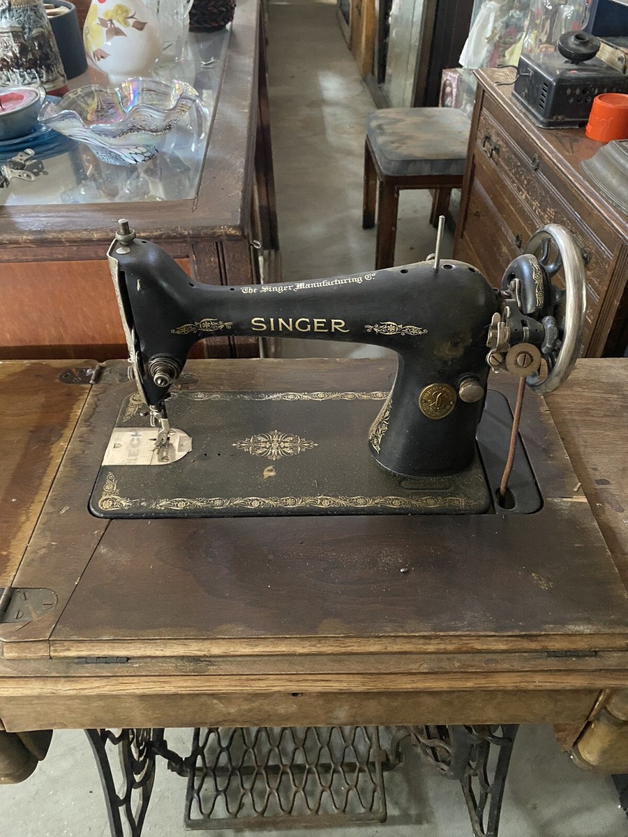 The machine/ MOMAカタログ/ヴィンテージ Singer 47W70 Darning Machine for sale. Fully serviced