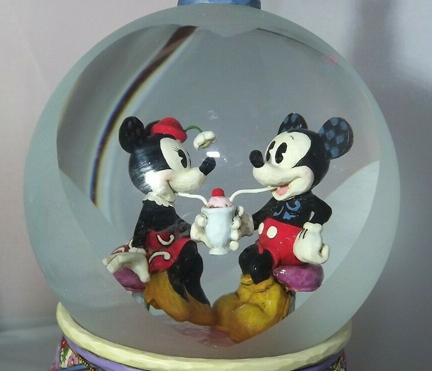 WALT DISNEY SHOWCASE MICKEY & MINNIE MOUSE WALT DISNEY SHOWCASE MICKEY & MINNIE MOUSE