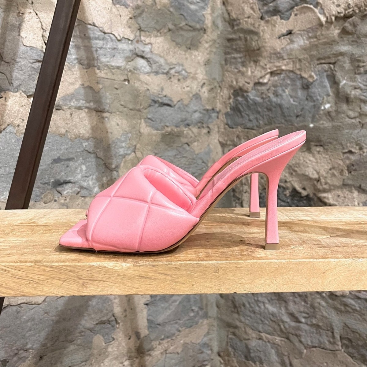 サンダル・ミュール BOTTEGA VENETA Sandals Women Leather Pink/Magnolia Bottega Veneta Women Pink Sandals | ModeSens