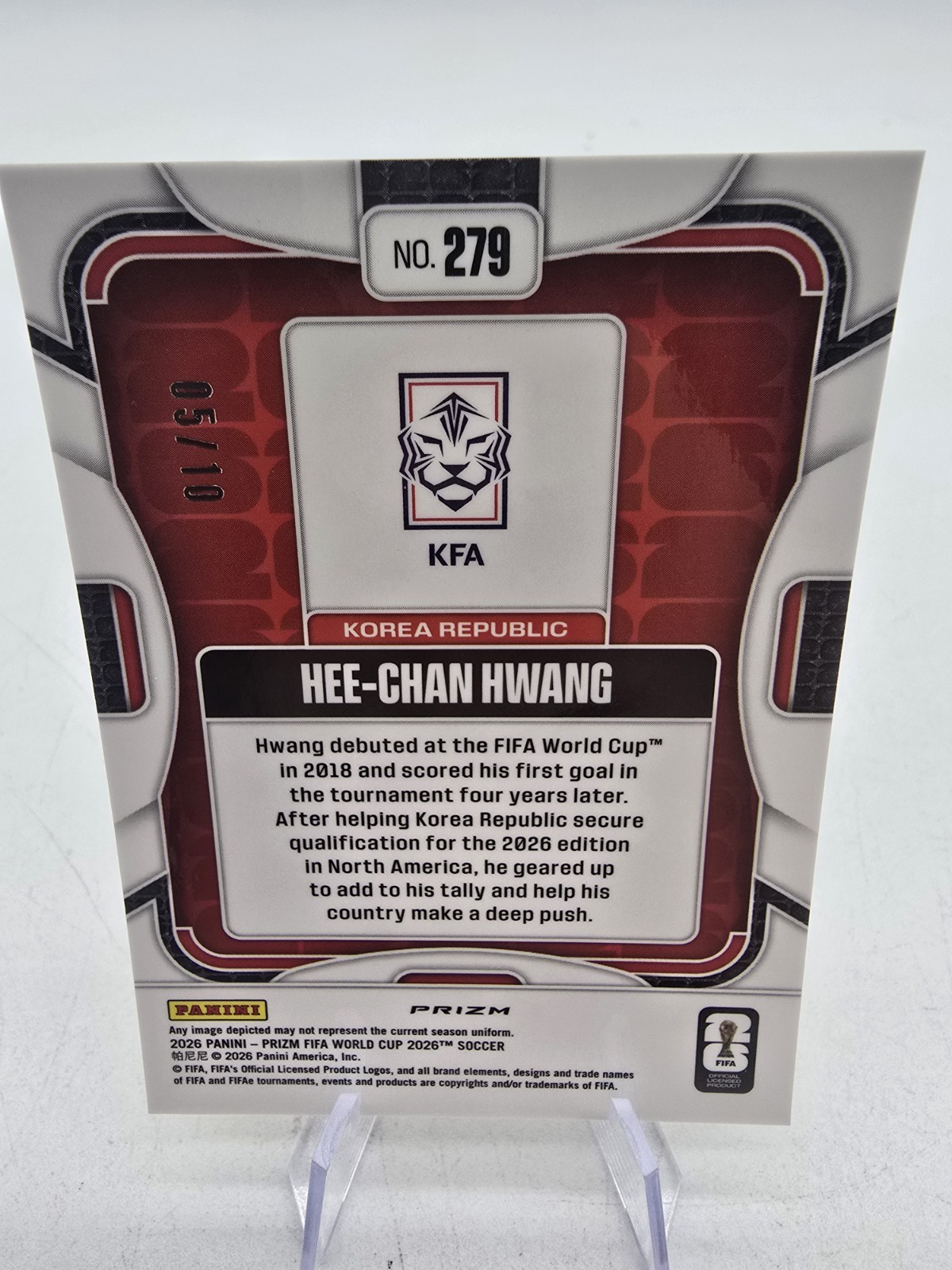 Panini 2026 Prizm FIFA World Cup Hee-Chan Hwang Gold Breakaway  05/10 Korea  view 2