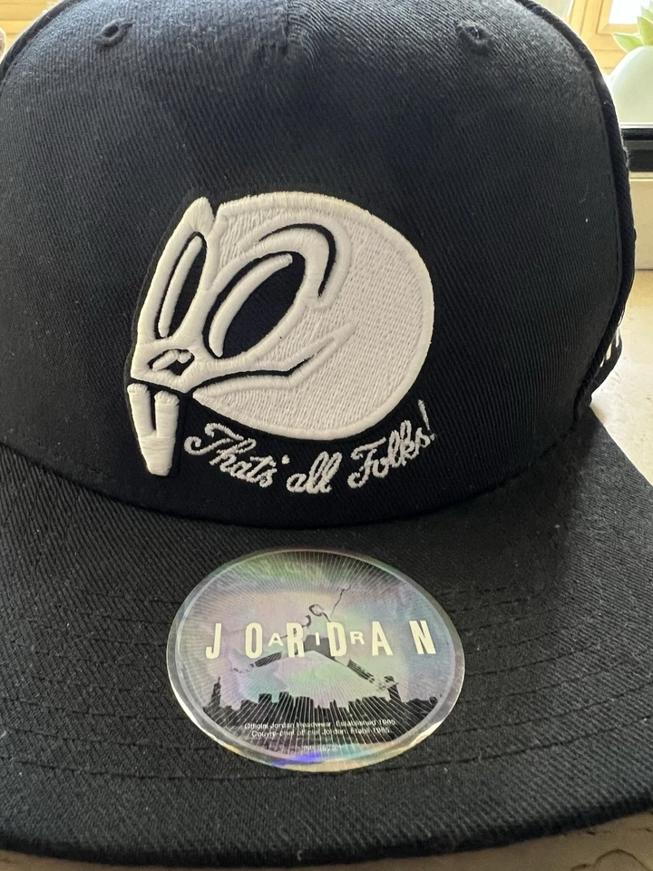  Jordan x Space Jam Snapback Hat "That's All Folks!" Skull Looney Tunes  - Imagem 3 de 4