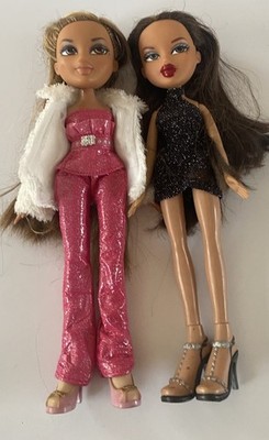 Bratz Puppe Konvolut 2 Puppen rosa Overall Kunstfell Jacke schwarz Kleid Schuhe MGA