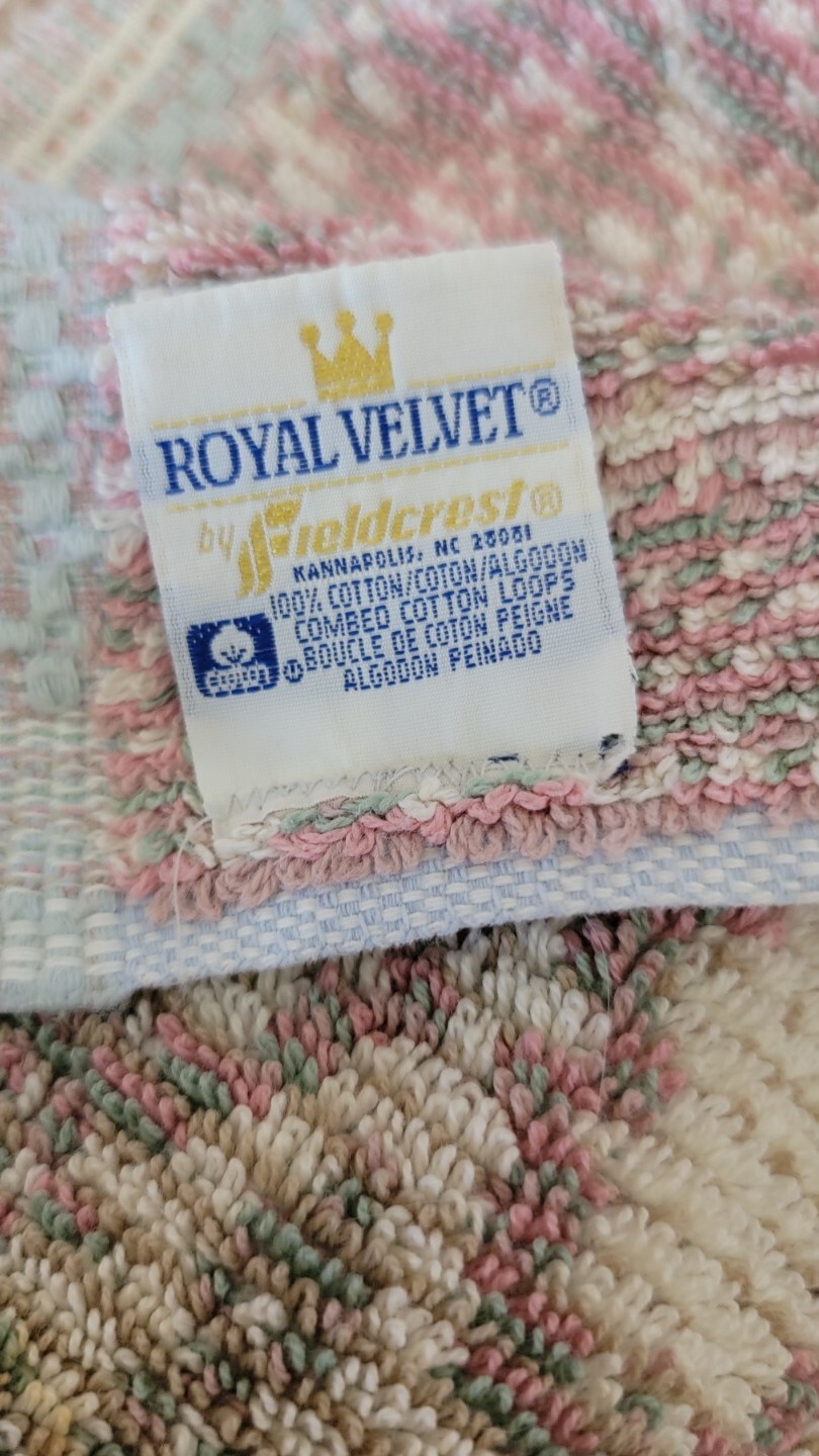 2 Vintage Fieldcrest Royal Velvet Thick Bath Towels W/Fringe Reversible