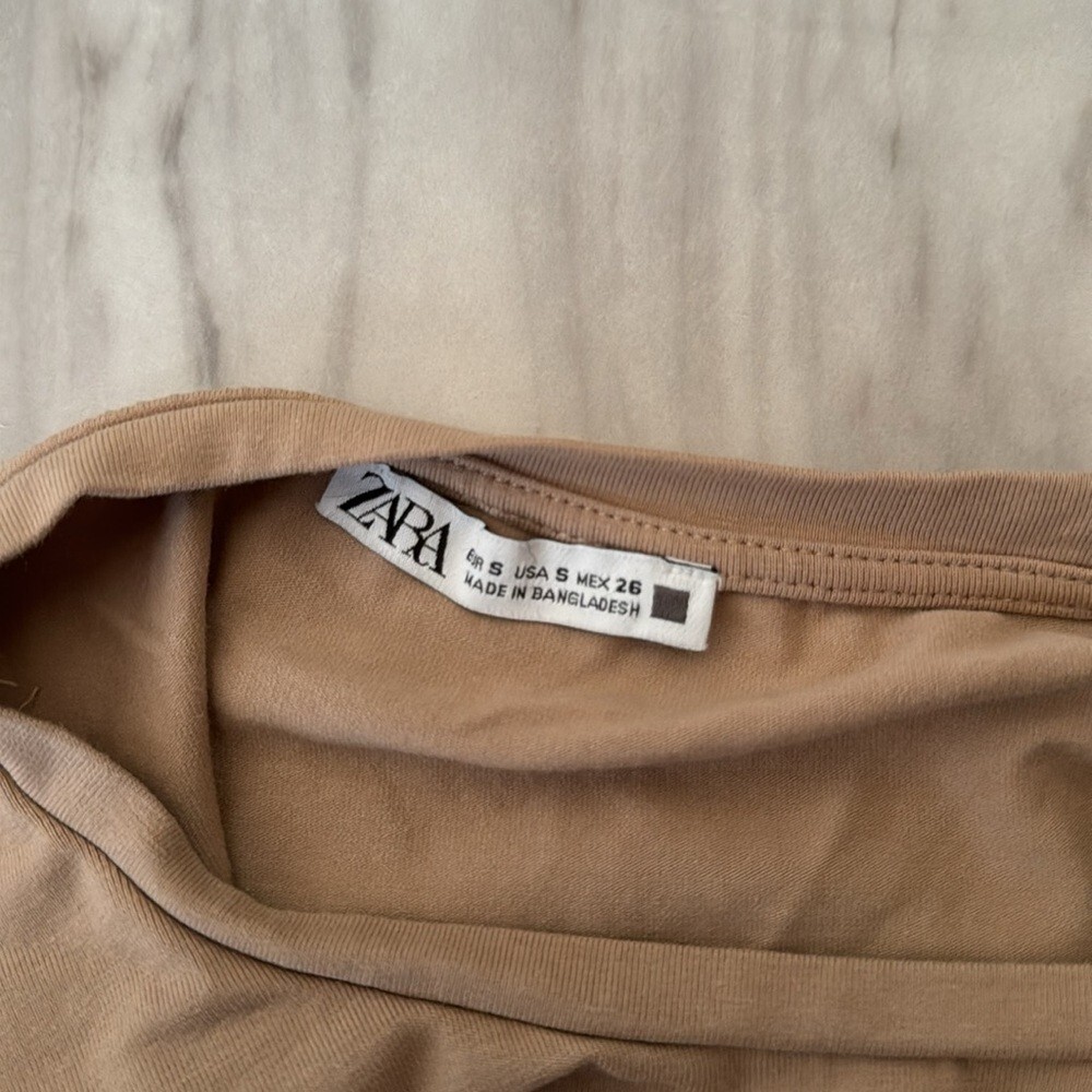 EUC Sand Colored Basic Fitted Crop Short Stretchy… - image 4