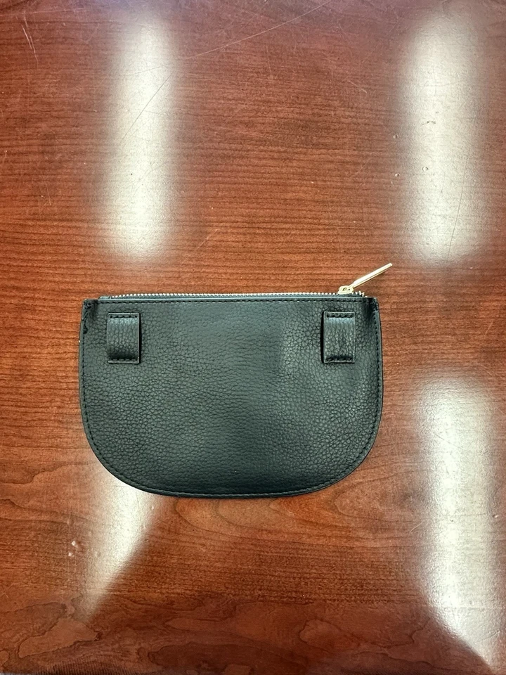 Bolso clutch ZARA de cuero con detalle de anillo con cremallera Foto 4 de 4