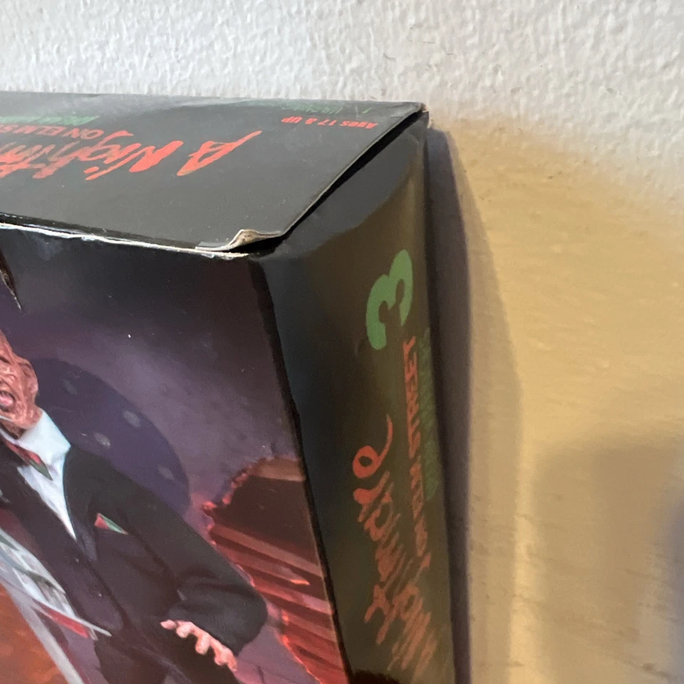 Pesadilla en Elm Street Parte 3 Freddy en Esmoquin 8" Figura Vestida Neca 49560 Foto 4 de 4