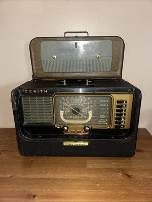 Vintage ZENITH Trans Oceanic Wave Magnet Tube Radio Powers On Read Description