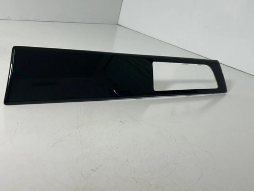 LAND ROVER DISCOVERY 4 L319 O/S FRONT RIGHT DOOR TRIM AH22-F05H16 A026 V - Picture 3 of 10