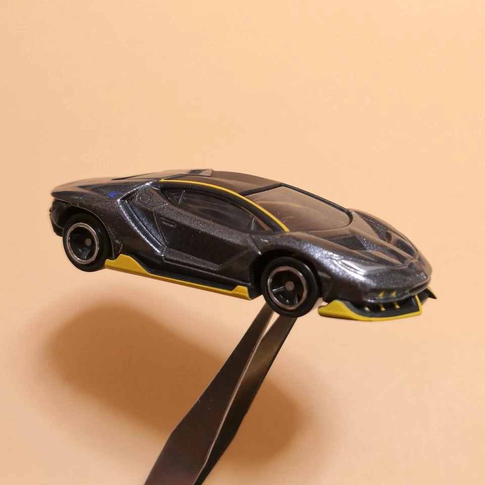 Coche de juguete fundido a presión negro 1/65 Tomica LAMBORGHINI CENTENARIO modelo Tomy #81 coche de carreras Foto 3 de 4