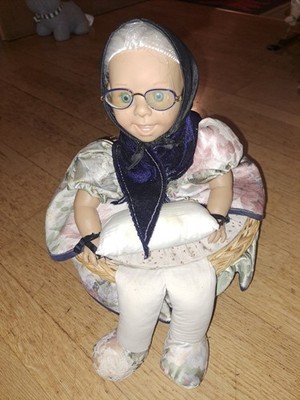 Alter NÄHKORB Oma Vintage Figur