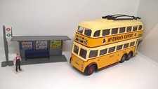 BUS, BUS SHELTER & FIGURES FOR HORNBY TRIANG RAILWAYS OO GAUGE