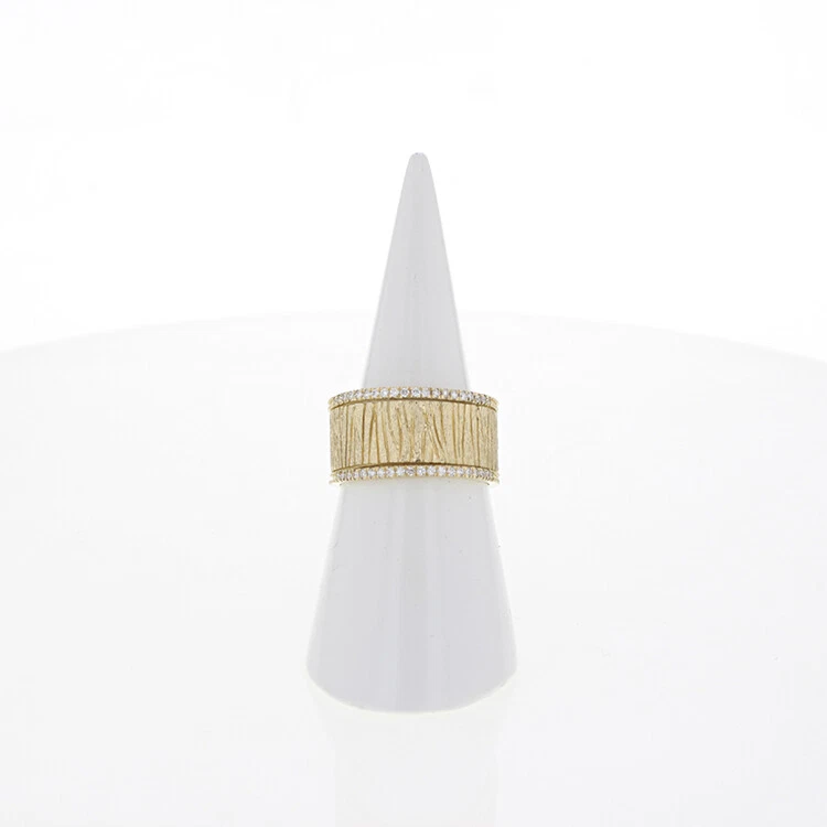 Banda ancha de diamantes con textura orgánica corteza artesanal de oro amarillo macizo de 14 k con 2 filas Foto 4 de 4