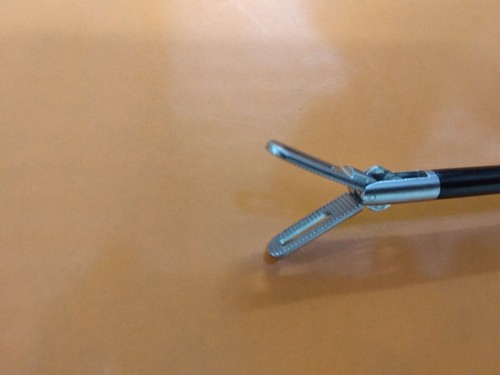 Laparoscopic SS Fenestrated Short Grasping Forceps Insert Only 5mm Instrument - Picture 6 of 7