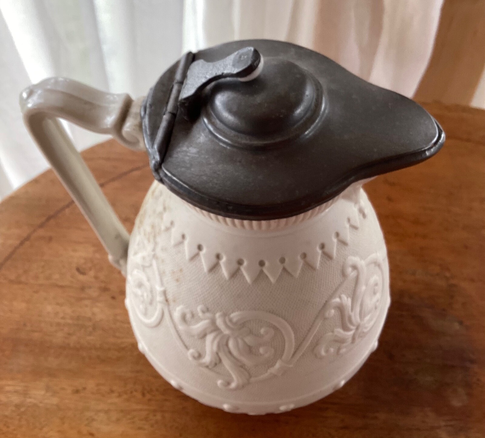 ANCIEN PICHET COBRIDGE BROWNFIELD & SON VERS 1850, WHITE STONEWARE