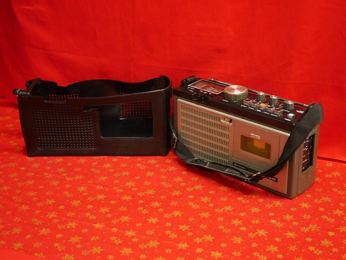 Hitachi Trk-1500 Padisco Fm/Sw/Mw Antique Radio Cassette Recorder