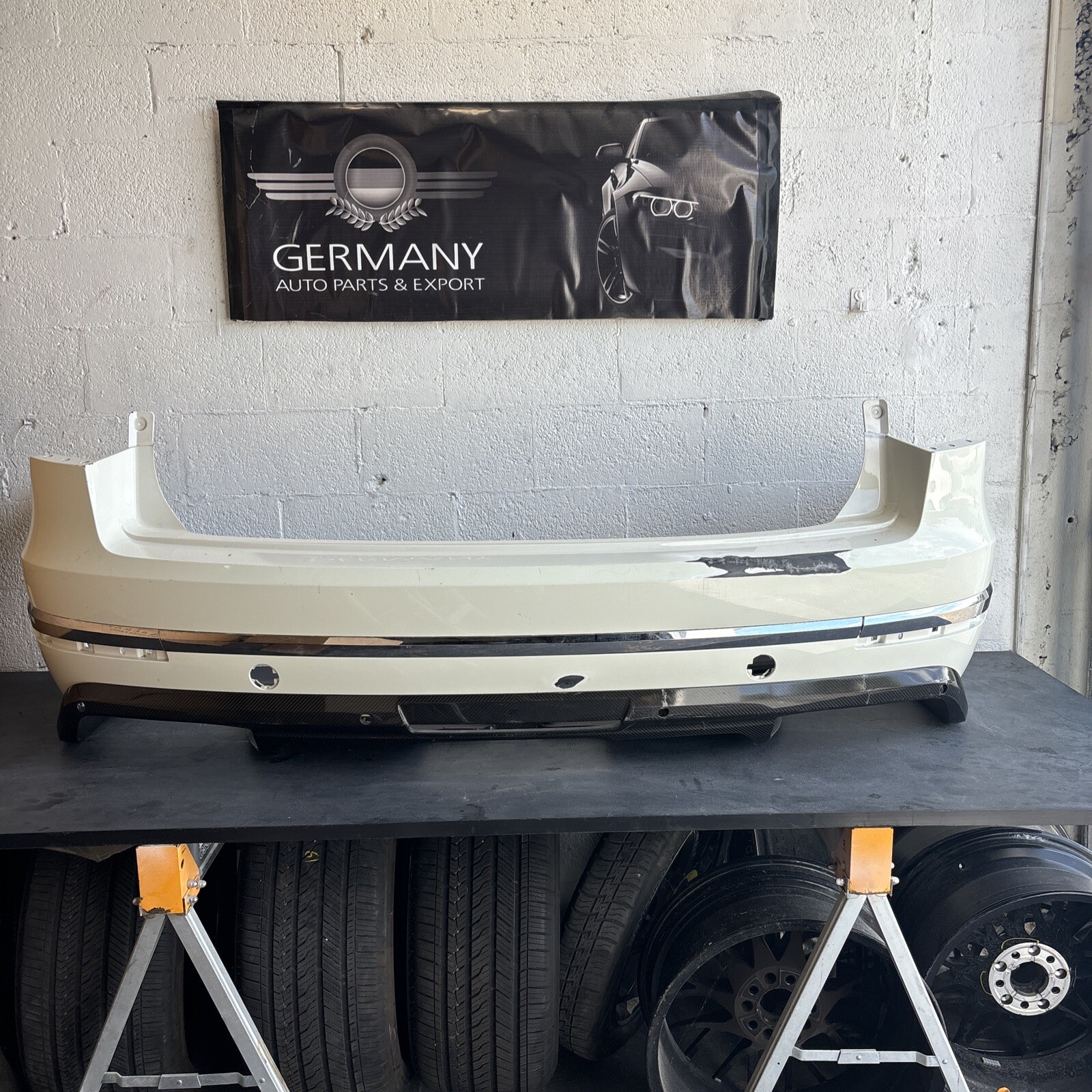 2016-2019 BENTLEY BENTAYGA REAR BUMPER COVER 36A807301511 #2179