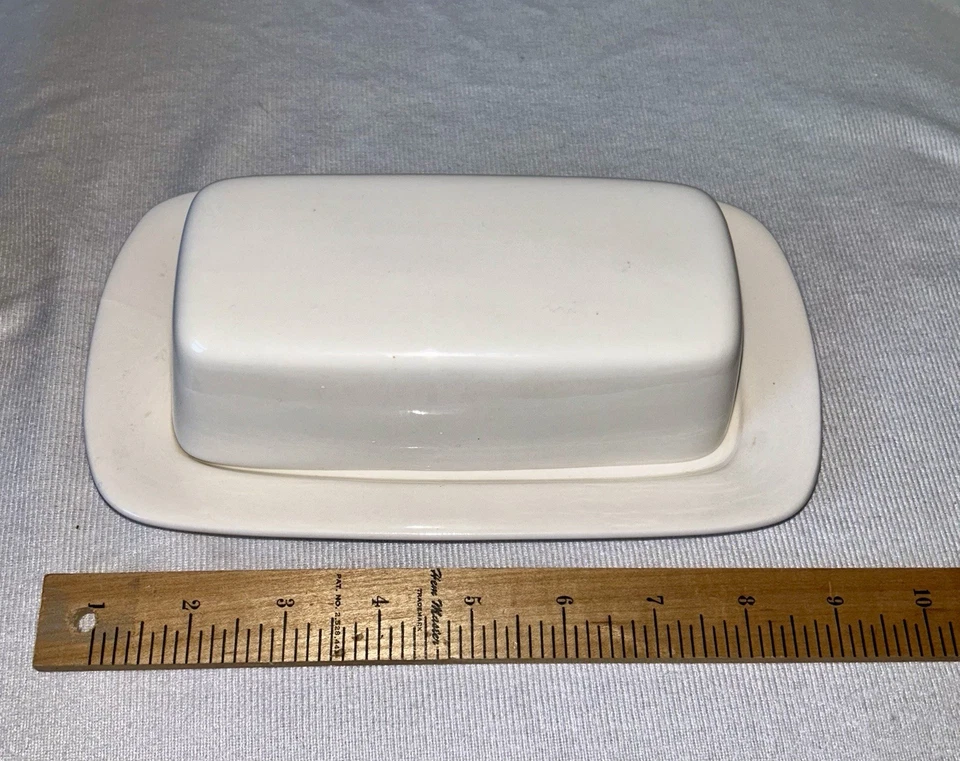 Plato de mantequilla 10 Strawberry Street clásico cubierto blanco  Foto 4 de 4