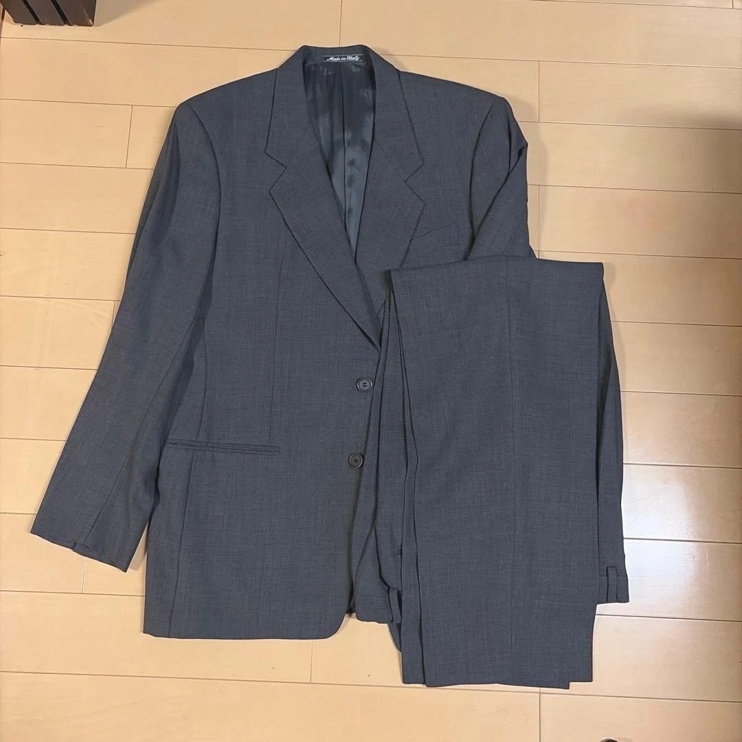 25+ Giorgio Armani Le Collezioni Indiana Men's Suits for sale