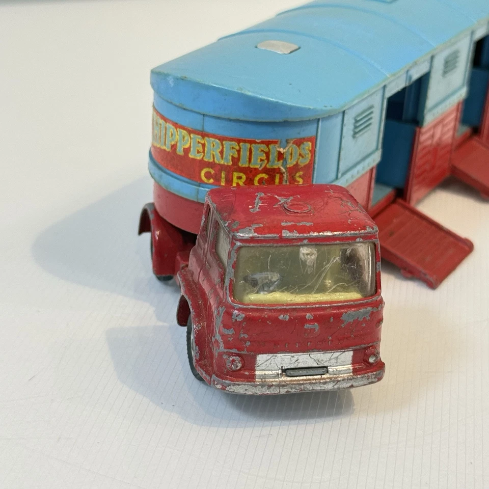 Corgi Major 1130 Chipperfield Horse Box and Bedford Tractor Unit - Image 3 of 4