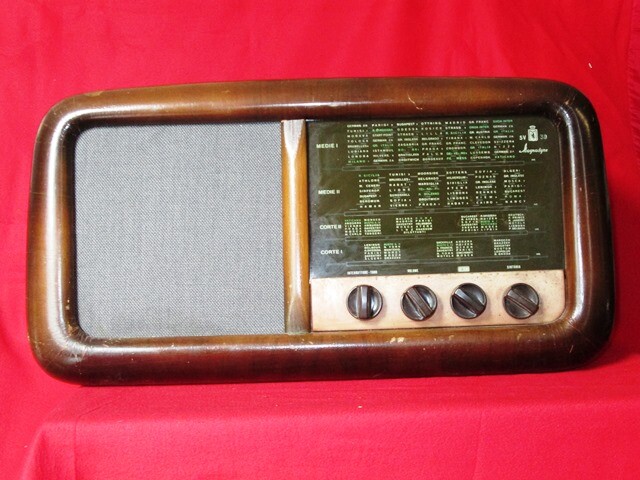 Radio Magnadyne Modello: SV39 Valvole 5 Radio Magnadyne Modello: SV39 Valvole 5