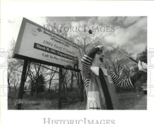 1992 Press Photo Ronald McDonald works on his swing for charity golf classic