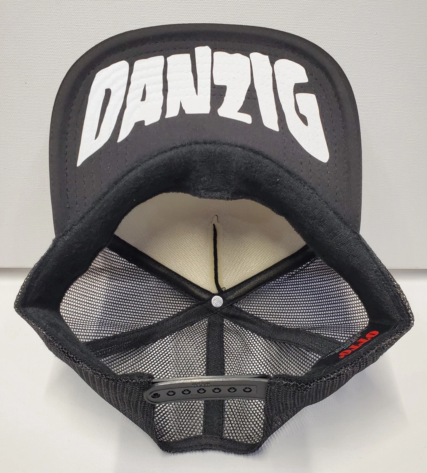 Black Death Gothic Industrial Thrash Metal White Skull Danzi Trucker Adjust