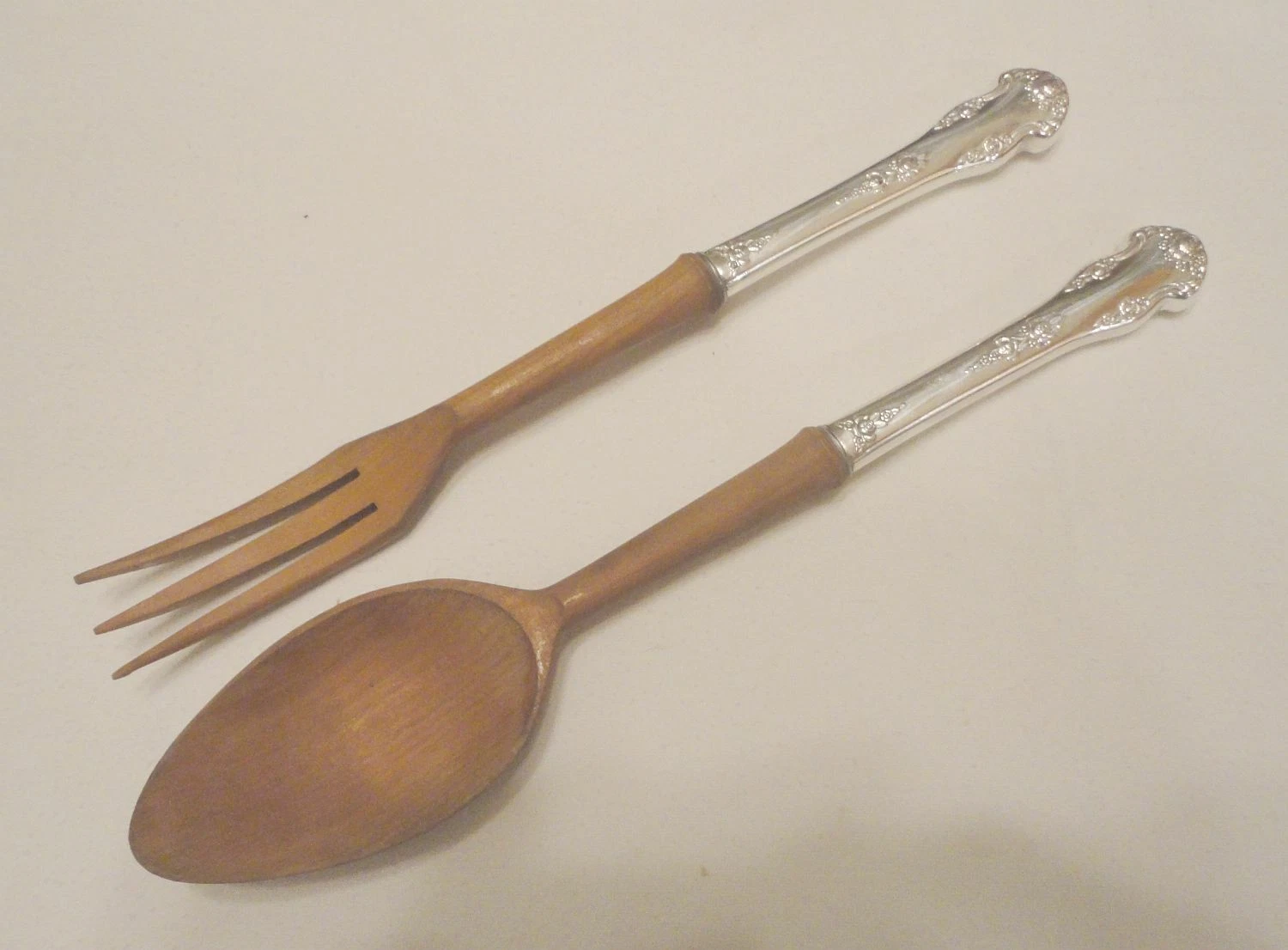 National HOLIDAY 1951 HH silverplate & olive wood salad serving set