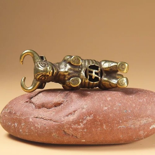 Solid Brass Wall Street Bull Keychain Keyring - Picture 4 of 7