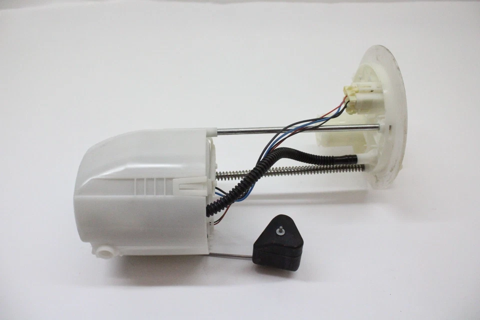 Toyota Prius C 2014 conjunto de bomba de combustible OEM 2012-2019 Foto 3 de 4