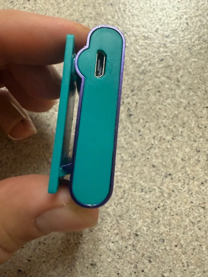 MP3 Player Eclipse Fit Clip 4GB Purple & Turquoise with Headphone Jack - Image 3 of 4