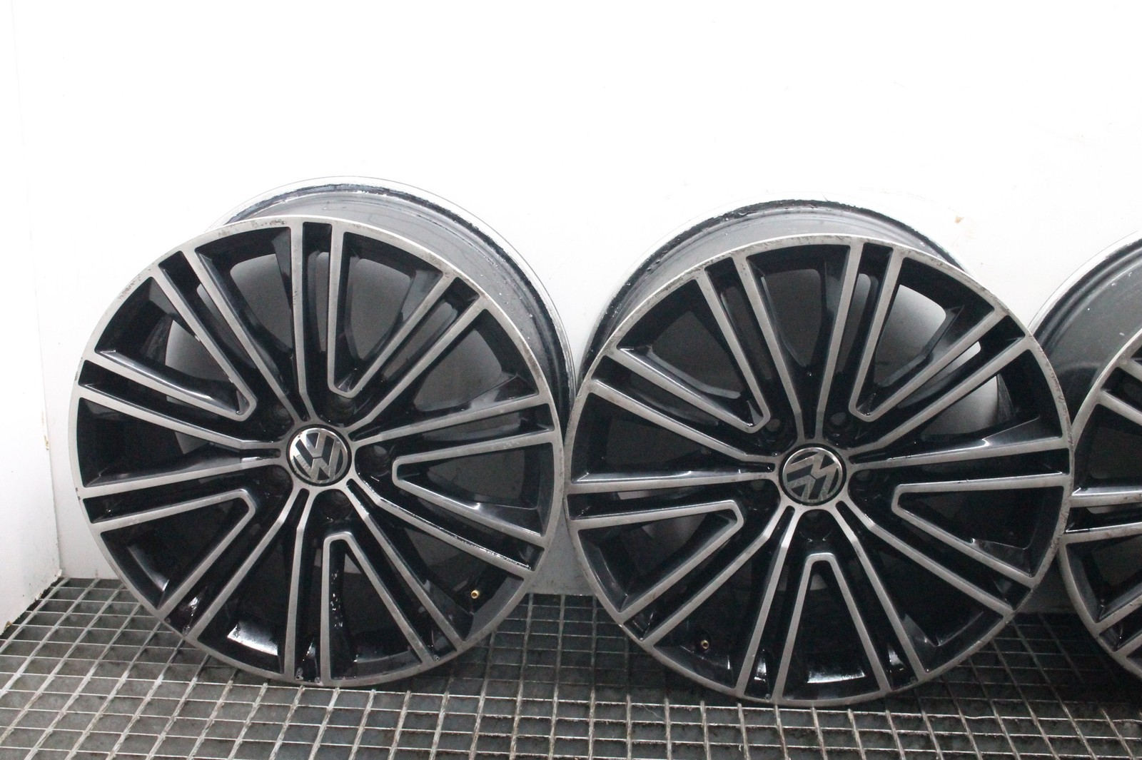 SEAT ARONA KJ7 Alloy Wheel Set 3AA601025L 18inch 1.0 Petrol 85kw 2020 - Image 2