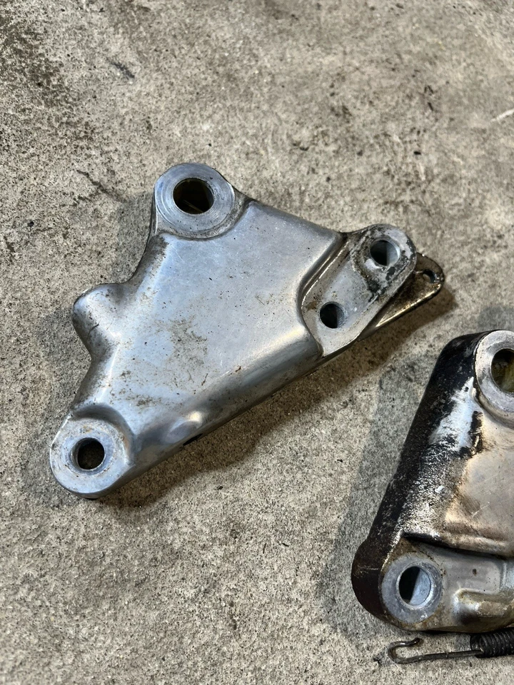 1979 79-81 Honda CM400A Hondamatic OEM Suportes laterais montagens apoio para os pés - Imagem 2 de 4