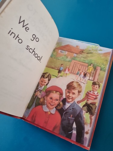 5 Vintage Ladybird books Series 563 M E Gagg Helping at Home,Telling the Time K9 - Picture 13 of 20
