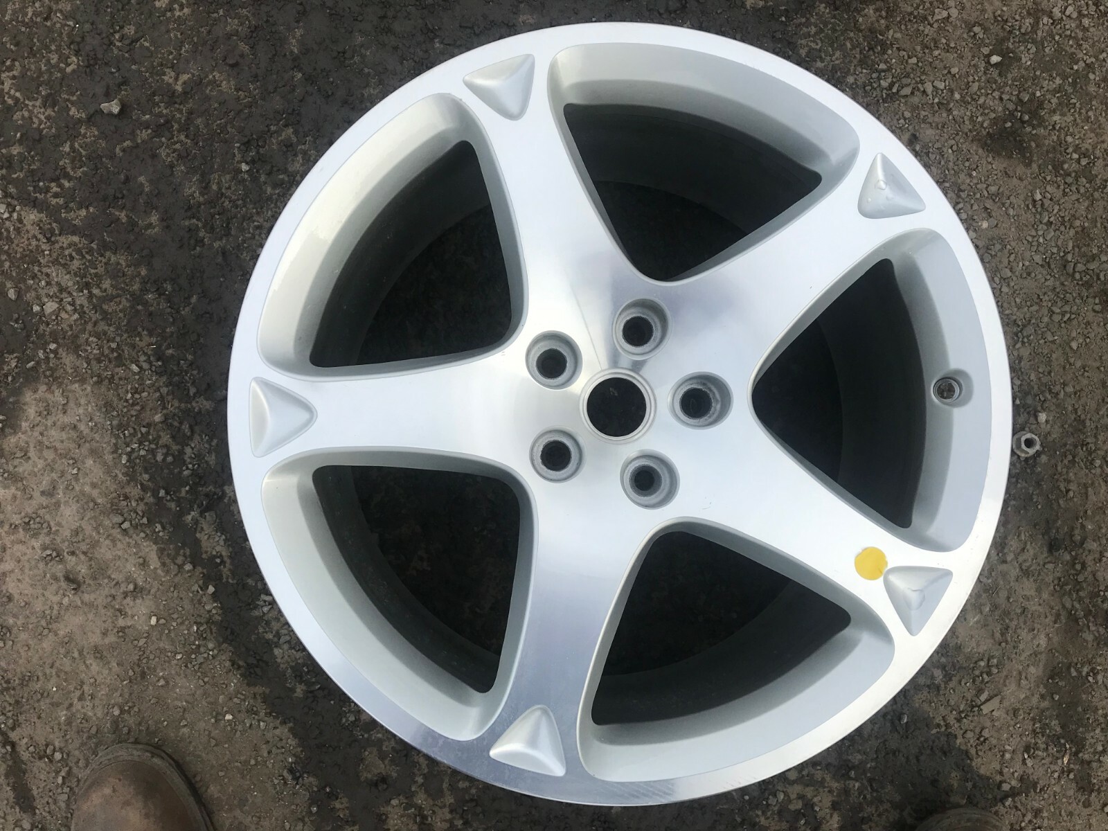 FERRARI CALIFORNIA REAR WHEEL