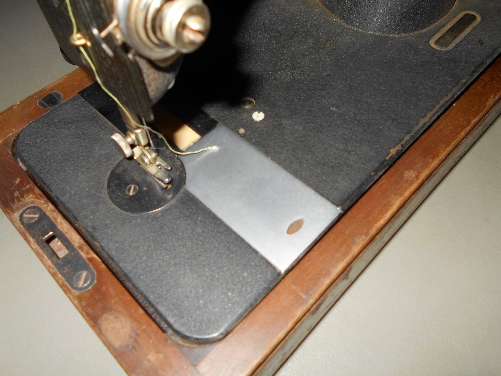 Singer Vintage 1951 Centennial Sewing Machine Bentwood Case Key