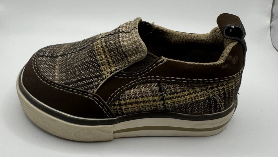 Zapatos sin cordones a cuadros marrones Gap para niños pequeños talla 6 usados en excelente estado Foto 3 de 4