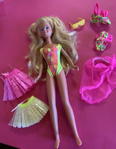 1987 Mattel Skipper Hawaiian Fun Doll Many Accessories Hula Skirts Bikini Sunnys