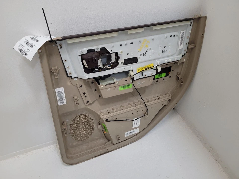 2016 DODGE RAM 1500 Door Trim Panel Rear - Изображение 3 из 4