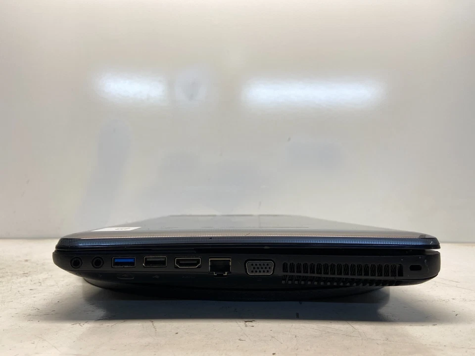 Toshiba Satellite C855-S5350 Intel Pentium B980 2,4 GHz 6 GB SIN DISCO DURO Foto 4 de 4