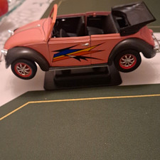 Solido Coccinelle VW 1949 Volkswagen Beetle Convertible Pink 1:17 w/ Stand