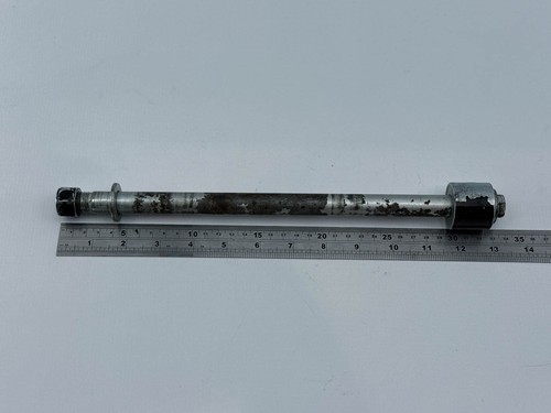 Suzuki VZ800 Intruder M800 Hinterrad Steckachse Achse Rear Axle spindle (3) 07'