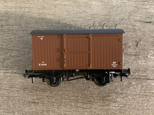 Bachmann 38-376 OO Gauge 12T Ventilated Van BR Bauxite Boxed