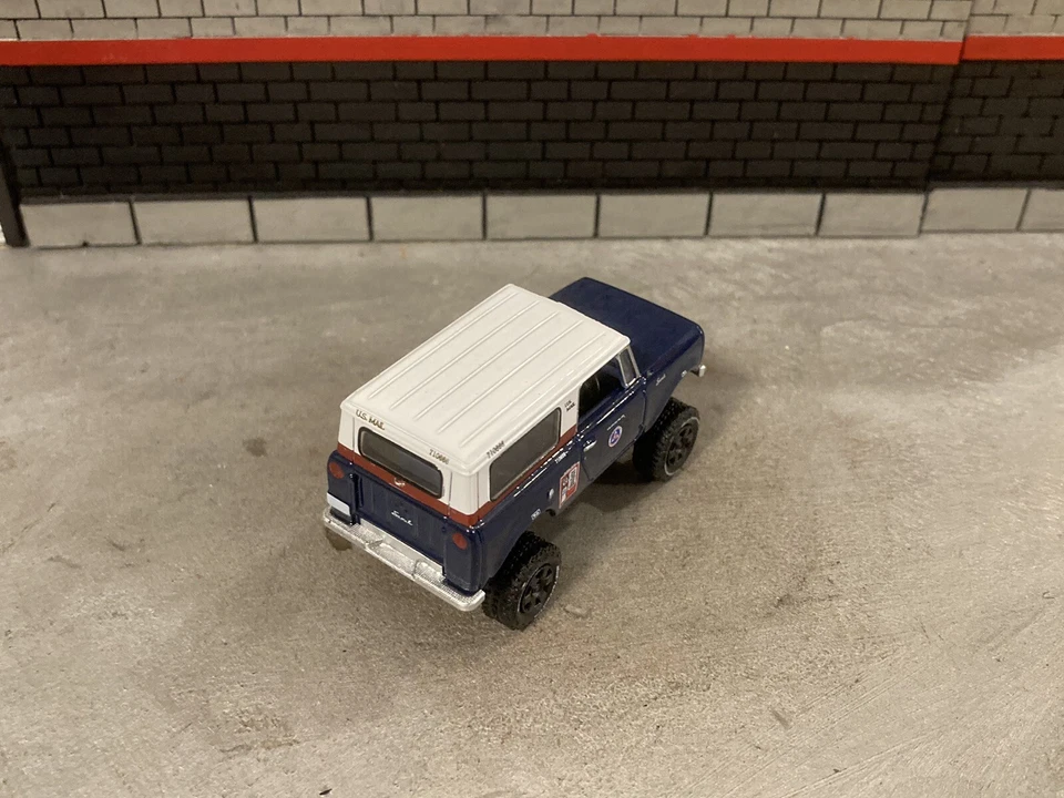 1967 IH Scout Lifted 4x4 Farm Truck 1/64 Diecast Customized Off Road Greenlight - Image 4 of 4