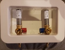 Washing Machine Outlet Box with Center Drain 1/2-Inch Push-Fit White